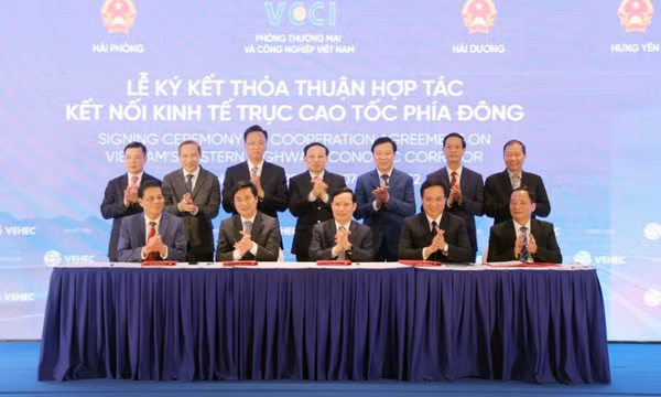 Ký kết Thỏa thuận kết nối kinh tế trục cao tốc phía Đông