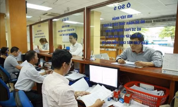 Trường hợp nào phải khấu trừ thuế trước khi trả tiền công?