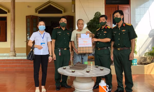 Người cán bộ chính sách trách nhiệm với công việc