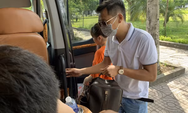 Limousine hoạt động bát nháo: Sẽ có phần mềm quản lý xe hợp đồng toàn quốc