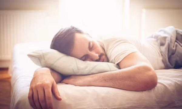 Lý giải hiện tượng bóng đè, mộng du khi ngủ