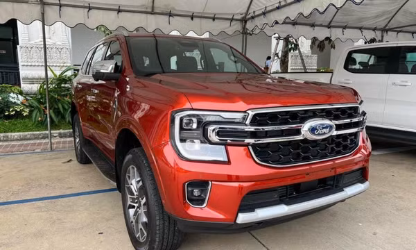 Ford Everest 2023 loạn giá ở đại lý