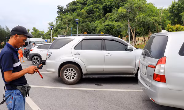 Đầu tư thiết bị thông minh quản lý gửi xe ở Đền Cửa Ông