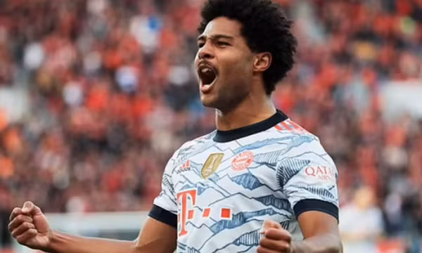Bayern trói chân cựu sao Arsenal