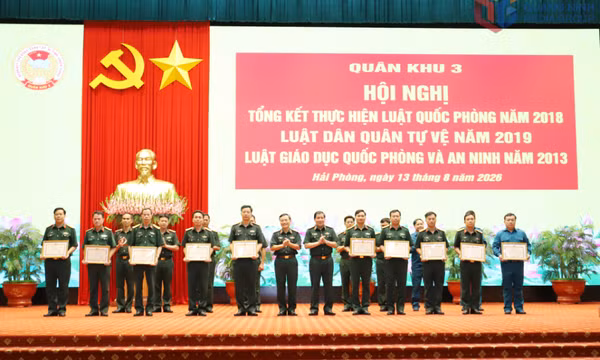 Quảng Ninh gắn phát triển kinh tế - xã hội với củng cố quốc phòng, an ninh