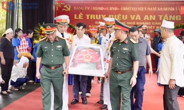 Lễ truy điệu và an táng hài cốt liệt sĩ Ngô Khang Cán tại Nghĩa trang Liệt sĩ xã Nguyên Bình (tỉnh Cao Bằng) 
