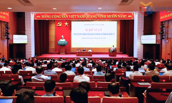 Xây dựng đội ngũ cán bộ lãnh đạo có tầm nhìn rộng, tư duy sâu, năng lực tạo chuyển biến thực chất trong giai đoạn mới