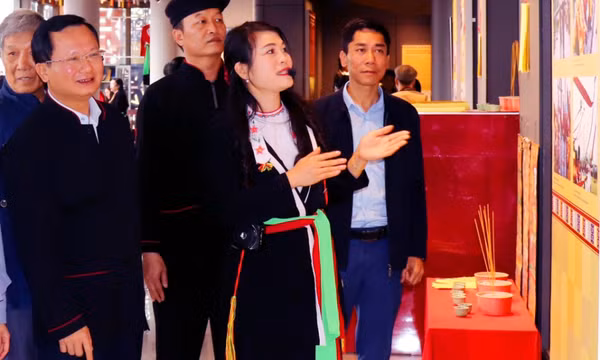 Nét đặc sắc của trang phục nữ Sán Dìu