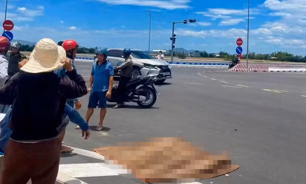 Ô tô va chạm xe máy tại ngã tư ở Tuy Phước Đông khiến cụ ông tử vong