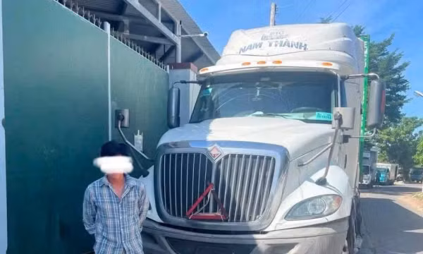 Xử lý lái xe đầu kéo điều khiển phương tiện quá thời gian quy định