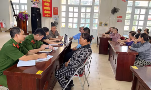 Công an lắng nghe ý kiến từ cơ sở