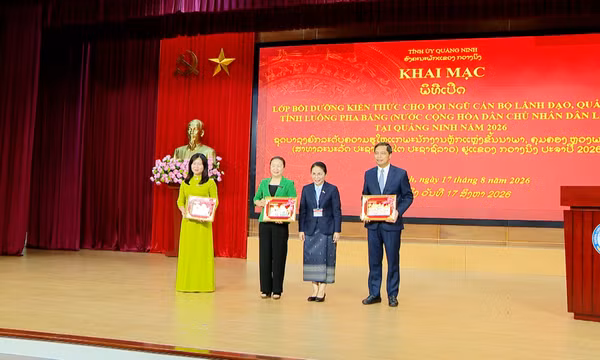 Bồi dưỡng kiến thức cho cán bộ lãnh đạo, quản lý tỉnh Luông Pha Băng