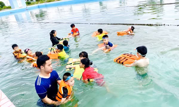 Xã hội hóa gần 500 triệu đồng hỗ trợ trẻ em có hoàn cảnh khó khăn