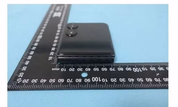Smartphone nắp gập Mix Flip của Xiaomi lộ ảnh