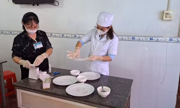 48 du khách nghi ngộ độc thực phẩm tại resort lớn ở Mũi Né