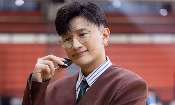 Dược sĩ Tiến là ai khi liên tục vướng ồn ào ở showbiz Việt?
