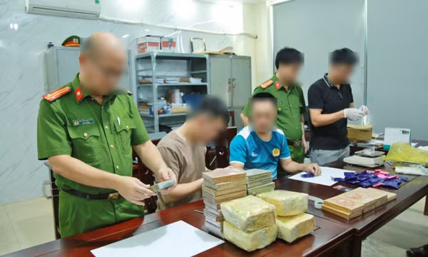 Công an Nghệ An phá vụ vận chuyển 27 bánh heroin, 5kg ma túy đá