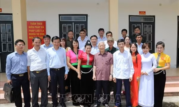 Tổng Bí thư Nguyễn Phú Trọng - Tấm gương sáng để các thế hệ sau học tập