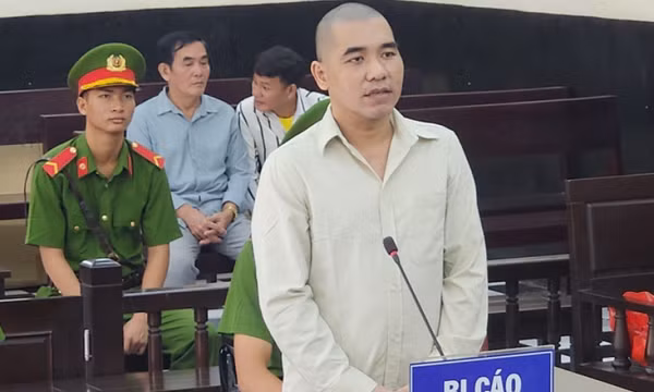 Ghen tuông với bạn đồng tính nên dùng dao "xử" bạn nhậu