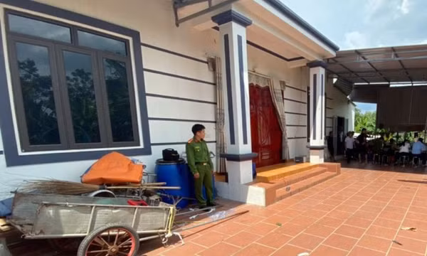 Con gái bị cha đâm tử vong vì làm em trai la khóc