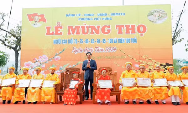 Tuổi cao - Gương sáng