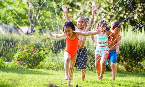 Cha mẹ thường cấm con nghịch nước nhưng không hay biết 5 điều bất ngờ