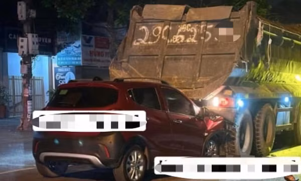 2 người tử vong trong vụ tai nạn ô tô con lao vào đuôi xe tải trên QL3