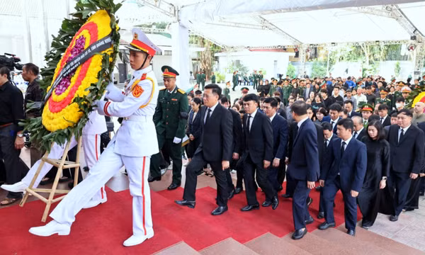 Đoàn đại biểu Tập đoàn Công nghiệp Than – Khoáng sản Việt Nam và huyện Cô Tô viếng Tổng Bí thư Nguyễn Phú Trọng