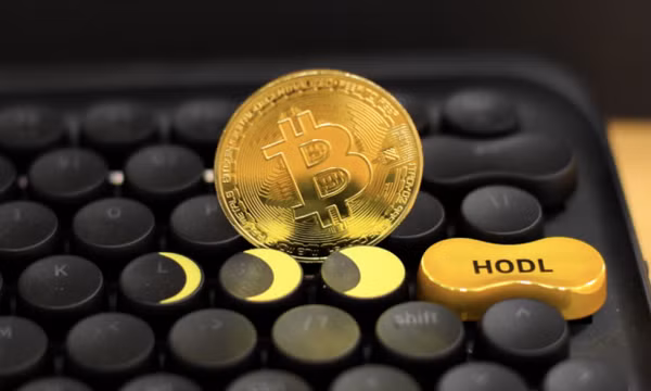 Nhiều ví Bitcoin triệu USD bất ngờ 'thức giấc' trong một tuần