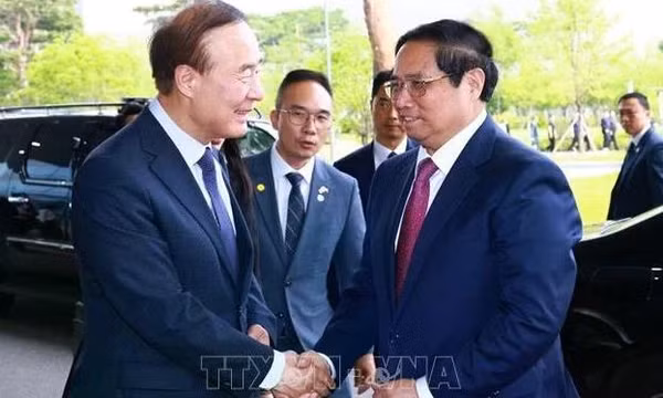 Thủ tướng Phạm Minh Chính thăm Tổ hợp bán dẫn của Tập đoàn Samsung