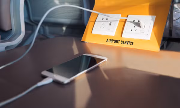 Mối nguy từ cổng sạc USB nơi công cộng