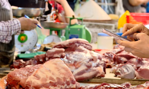 Giữ bình ổn thị trường sau tăng lương