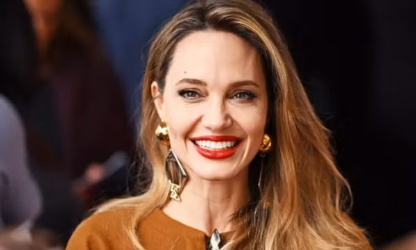 Angelina Jolie 'hạnh phúc với hiện tại'