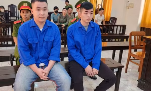 Mang súng đi giải quyết mâu thuẫn, 2 thanh niên lĩnh án tù