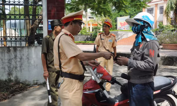 Triển khai quyết liệt hơn nữa trong công tác đảm bảo trật tự ATGT 