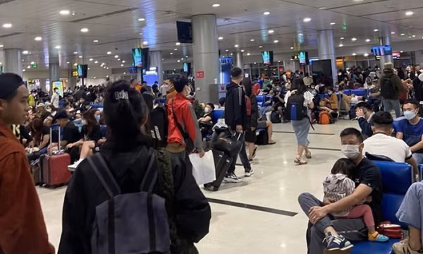 Khách tung tin lựu đạn trên máy bay đối diện "án" cấm bay