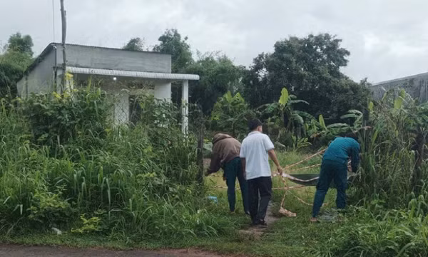 Phát hiện thi thể người phụ nữ bị quấn nhiều quần áo, đốt cháy trong phòng tắm