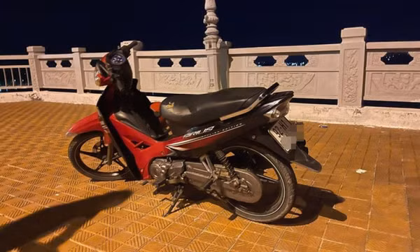 Cha ôm con 1 tuổi nhảy cầu Cửa Đại mất tích