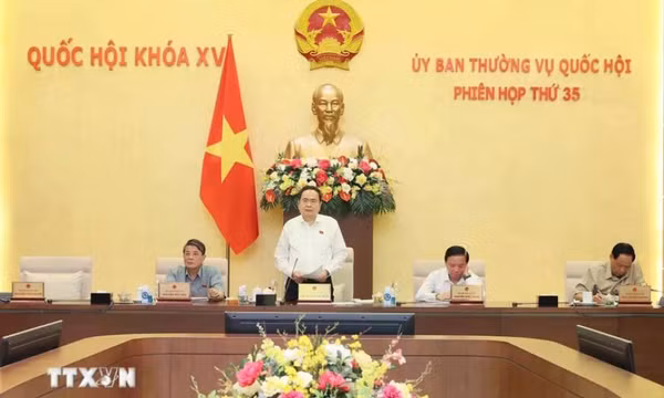 Bế mạc Phiên họp thứ 35 của Ủy ban Thường vụ Quốc hội sau 1,5 ngày làm việc