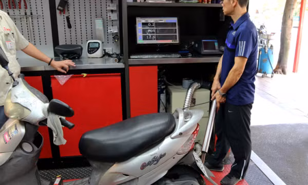 Xe máy bắt buộc kiểm định khí thải từ 1/1/2025
