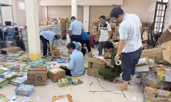 Phát hiện kho sách giáo khoa giả ở miền Tây, kiểm đếm 2 ngày mới xong