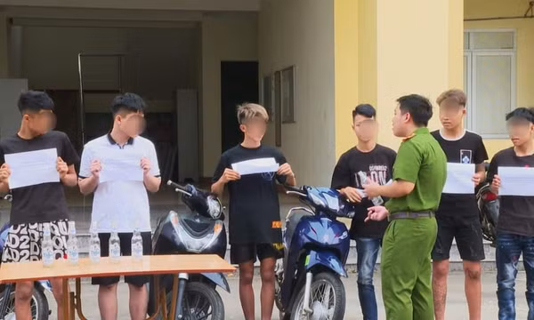 14 đối tượng ở Phú Thọ vô cớ cầm dao dồn đánh 3 thanh niên quê Sơn La