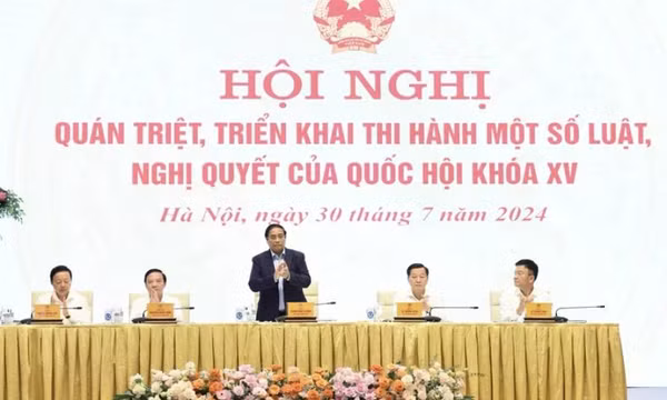Đẩy mạnh hơn nữa, gắn kết chặt chẽ giữa xây dựng pháp luật với tổ chức thực thi pháp luật