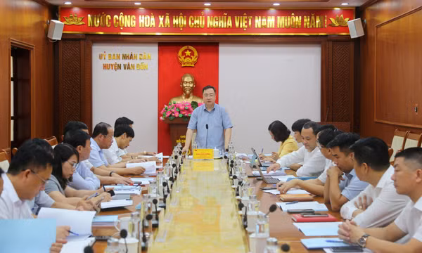Phó Bí thư Tỉnh ủy Đặng Xuân Phương làm việc với Ban Thường vụ Huyện ủy Vân Đồn