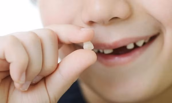 Trẻ mọc răng và thay răng cần lưu ý gì?