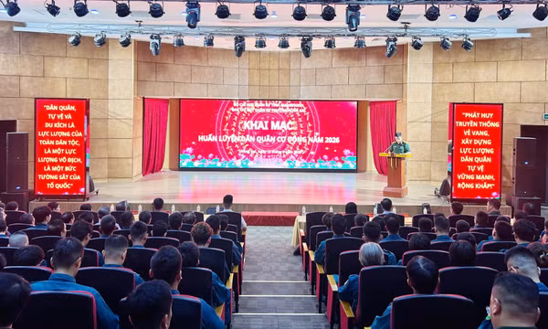 Ban CHQS phường Hồng Gai khai mạc huấn luyện lực lượng dân quân năm 2026