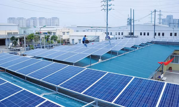 Điện mặt trời mái nhà: Nâng tỷ lệ sản lượng điện dư được phép bán lên tới 50%