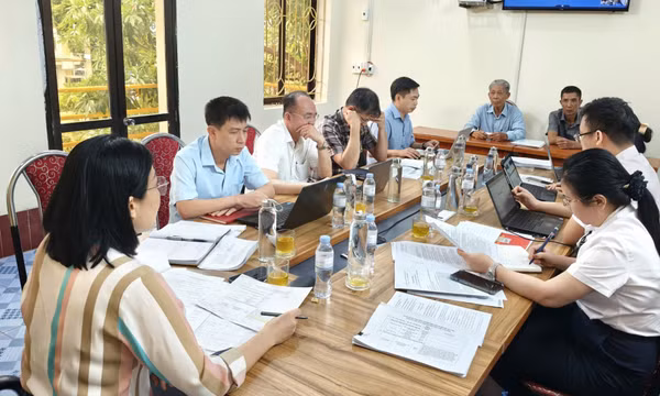 Nhiều hồ sơ đất đai được xử lý, tiếp nhận ngay trong buổi làm việc lưu động đầu tiên tại Vân Đồn 