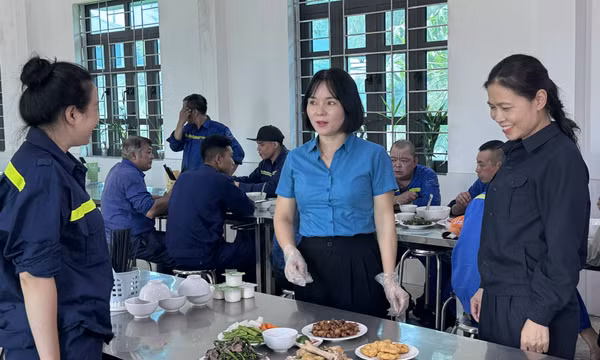 Đằng sau những bữa cơm ca