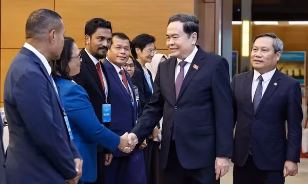 Chủ tịch Quốc hội Trần Thanh Mẫn tiếp lãnh đạo các thành phố ASEAN